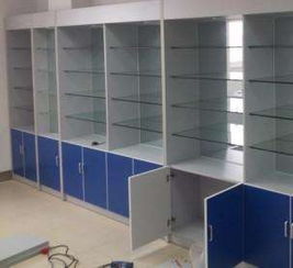 深圳展柜定制 打造独具魅力的服装展示架与办公空间解决方案